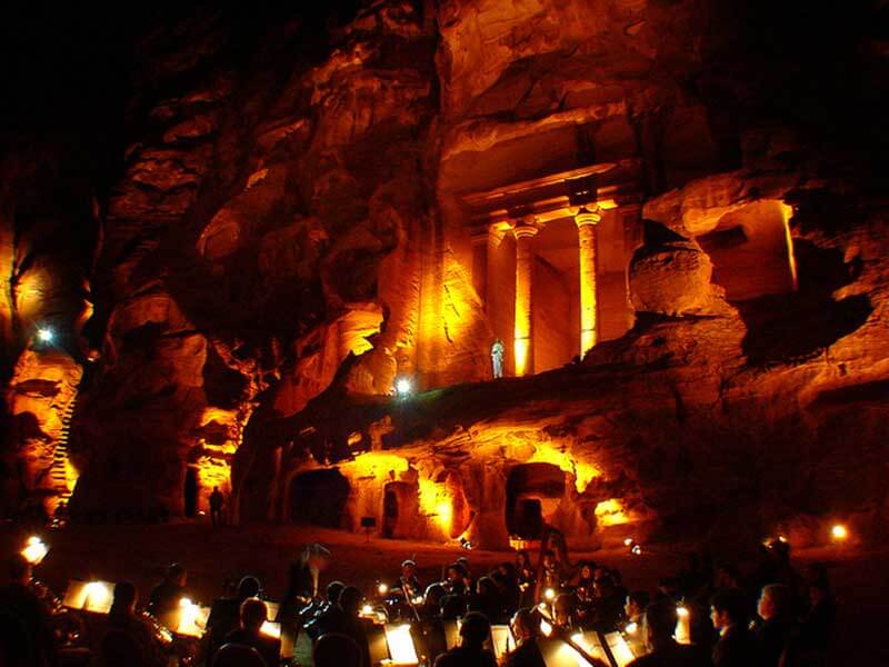 شهر گمشده پترا در شب، منبع:visitpetra.jo