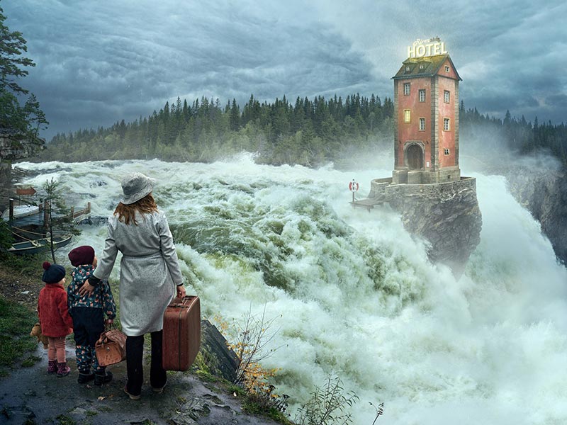 عکس سورئال هتل رودخانه؛ اثر Erik Johansson