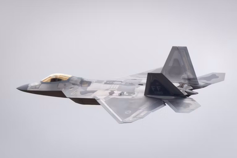 F-35 Lightning II یا F-22 Raptor؟  بهترین جنگنده نیروی هوایی آمریکا کدام است؟