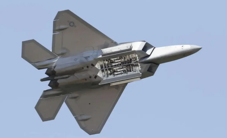 مقایسه F-22 Raptor آمریکا با Chengdu G-20 چین;  کدام جت جنگنده نامرئی تر است؟