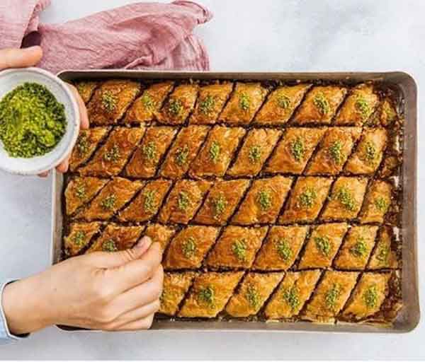 طرز تهیه خمیر باقلوا, طرز تهیه باقلوای شیرازی, طرز تهیه باقلوا بدون خمیر رشته, طرز تهیه باقلوای تبریزی, باقلوا استانبولی, آموزش باقلوا استانبولی, طرز تهیه باقلوای سنتی, طرز تهیه باقلوای ترکی با خمیر خانگی