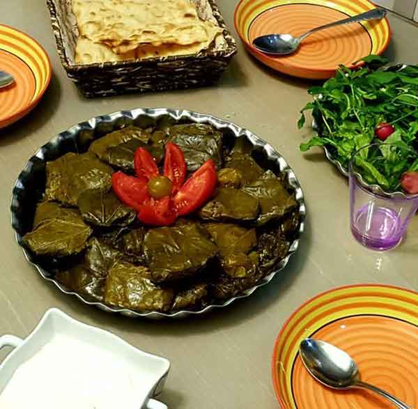 طرز تهیه دولای ساده خانگی، طرز تهیه دولای ترکی، طرز تهیه دولا با رب انار، دومله با سرکه و چه زمانی ادویه شکر را از برگ مو اضافه کنیم.