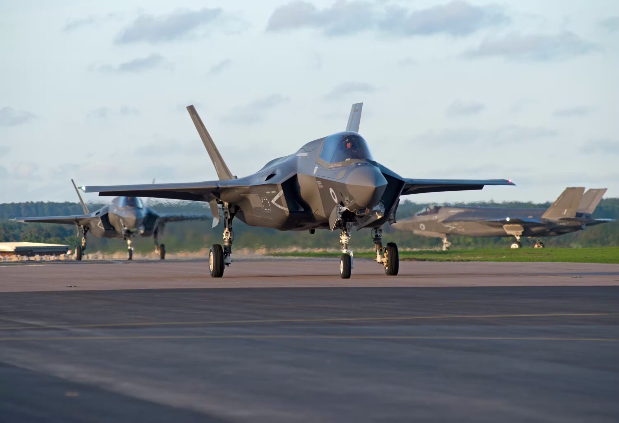 چرا F-35 Lightning از F-4 Phantom 64 ساله کندتر است؟