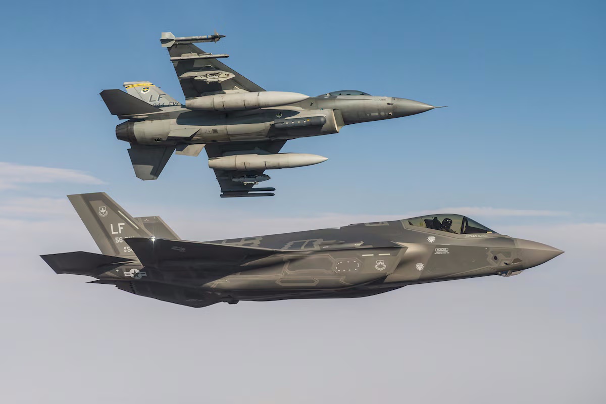 F-35 Lightning II در مقابل F-16 Fighting Falcon; مقایسه جت های جنگنده آمریکا////