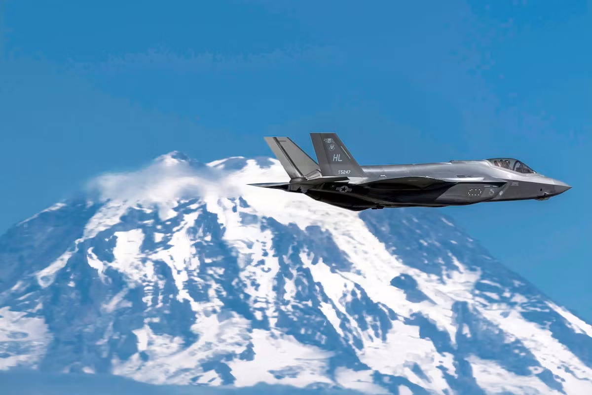 F-35 Lightning II در مقابل F-16 Fighting Falcon; مقایسه جت های جنگنده آمریکا////