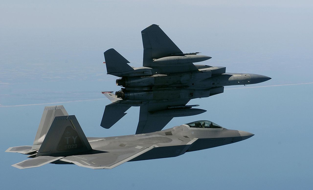 F-22 Raptor در مقابل F-15EX Eagle II; مقایسه جنگنده های مدرن آمریکایی